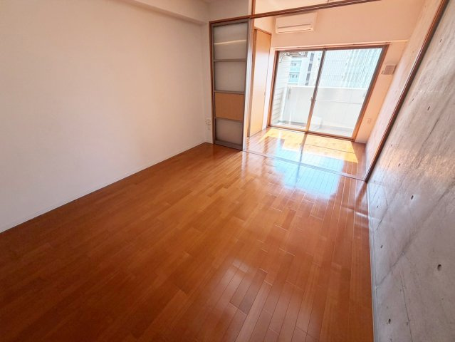URBAN FLATS江坂の居間・リビング