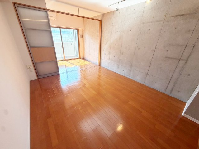 URBAN FLATS江坂の居間・リビング