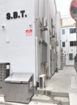 Ｓ．Ｂ．Ｔ．のエントランス