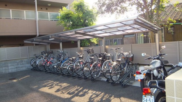 エスペランサＫ２|1階の駐輪場で御座います