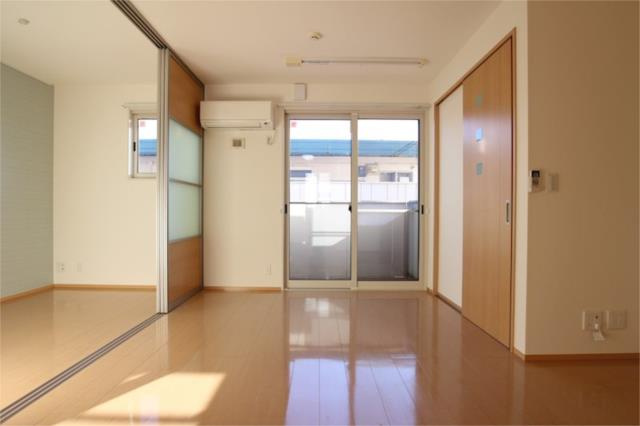 稲城市矢野口のアパートの居間・リビング|※他部屋参考写真