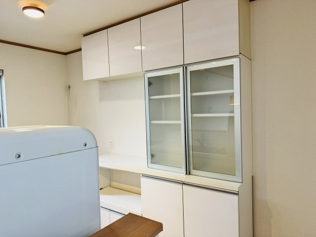八王子市　館町　中古戸建てのキッチン|～備付けカップボード～