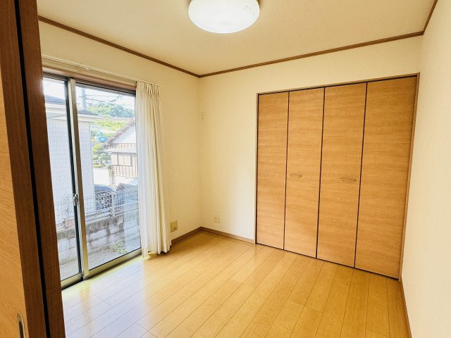 八王子市　館町　中古戸建ての洋室|～リビングに隣接している4.5帖の洋室です～
