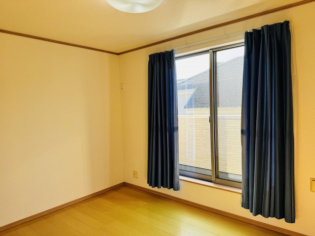 八王子市　館町　中古戸建ての洋室|～2階バルコニーに面している6.0帖の洋室です～