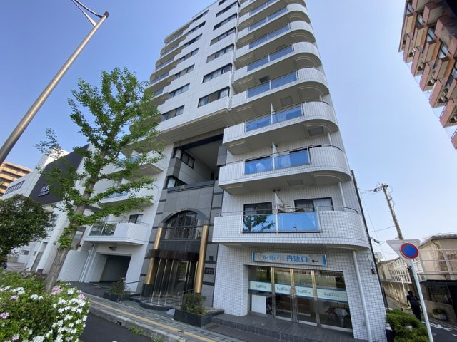 グランドムール丹波口の外観