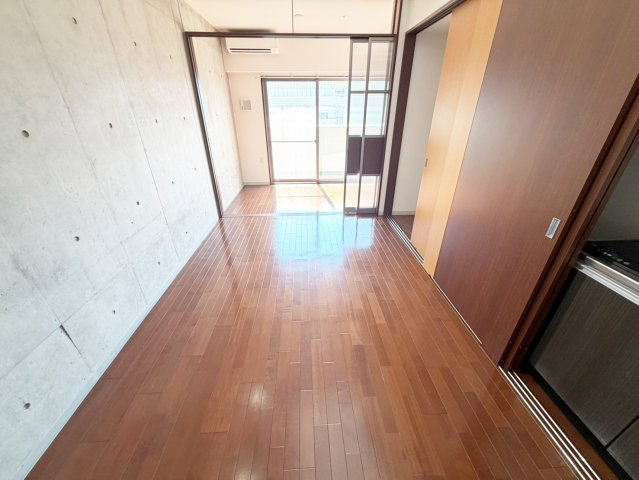 URBAN FLATS江坂の居間・リビング