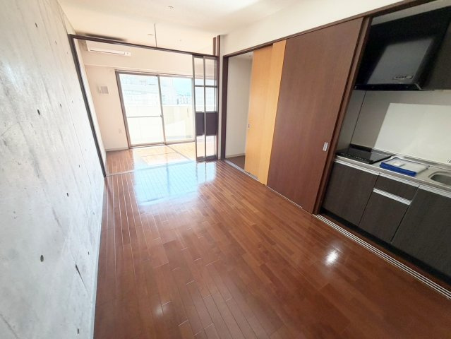 URBAN FLATS江坂の居間・リビング