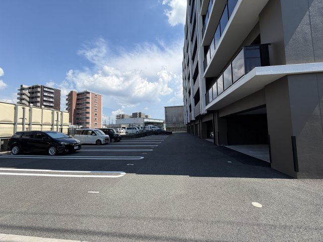 LIBTH原水の駐車場
