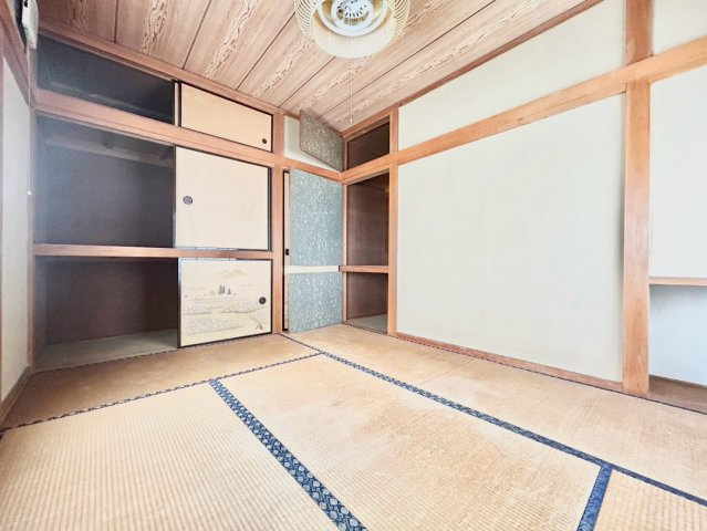 北区岸町2丁目　中古戸建の和室|2026.07.27撮影

現地ご見学希望・資料請求などお気軽にお問い合わせ下さい！
03-5990-5201