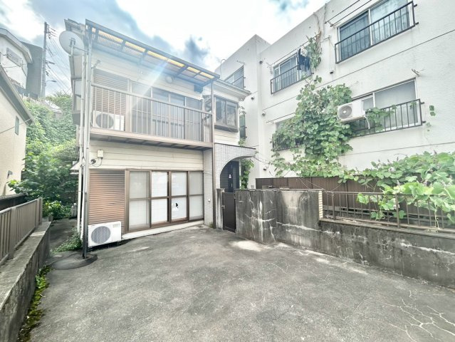 北区岸町2丁目　中古戸建の外観|2026.07.27撮影

現地ご見学希望・資料請求などお気軽にお問い合わせ下さい！
03-5990-5201