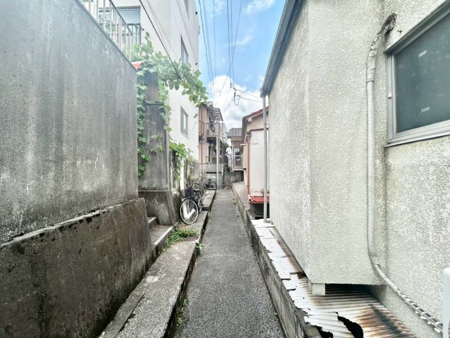 北区岸町2丁目　中古戸建の前面道路含む現地写真|2026.07.27撮影

現地ご見学希望・資料請求などお気軽にお問い合わせ下さい！
03-5990-5201