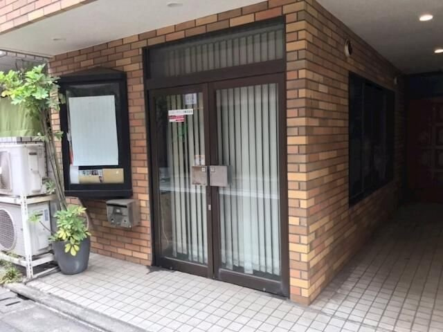 K＆Tビルのエントランス