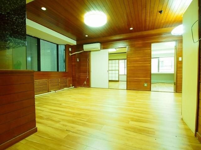 K＆Tビルの居間・リビング