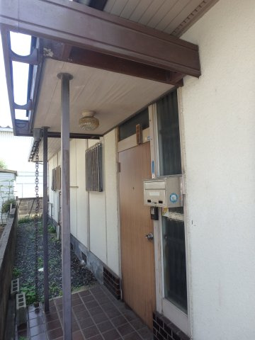 鶴新田店舗付中古住宅の玄関