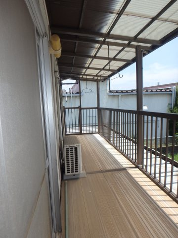 鶴新田店舗付中古住宅のバルコニー