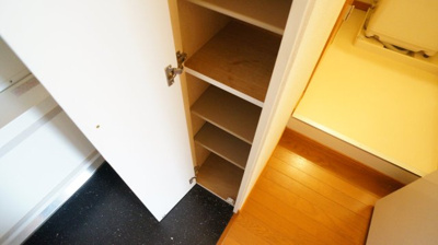 【玄関】 | レオパレスクレール方丈 | 収納もある玄関です
