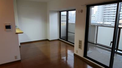 【居間・リビング】 | ヒューマンズ京橋弐番館 | こちらの居間で趣味の時間をお楽しみください
