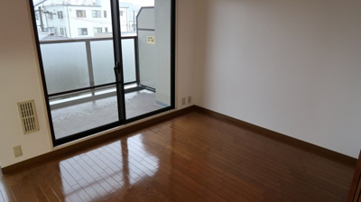 【バルコニー】 | ヒューマンズ京橋弐番館 | バルコニーからの眺めを楽しみながら食事をしませんか