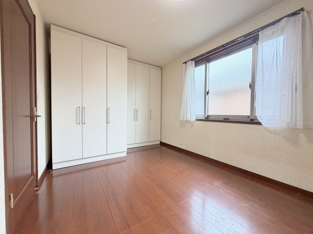 三郷市戸ケ崎2丁目　中古戸建の洋室|可動間仕切り収納でフレキシブルに部屋のレイアウトを変えることが出来ます