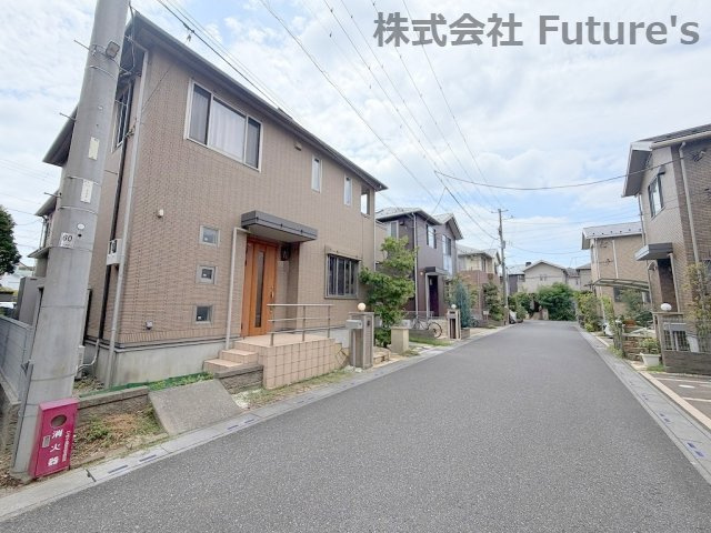 三郷市戸ケ崎2丁目　中古戸建の前面道路含む現地写真|前面道路含む現地写真です。