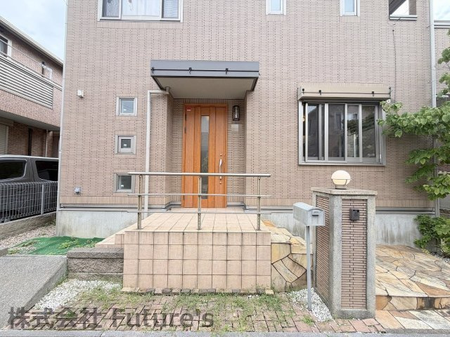 三郷市戸ケ崎2丁目　中古戸建のエントランス|玄関アプローチです