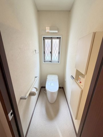 三郷市戸ケ崎2丁目　中古戸建のトイレ|1階のトイレです