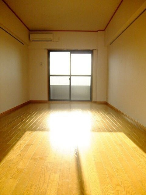 ロイヤル日赤通の居間・リビング