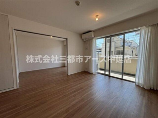 【居間・リビング】 | プレミアグランデ馬込 | プレミアグランデ馬込　は三都市アース中延店へお任せください！　ご内覧可能なお部屋は物件現地お待ち合わせご案内可能です！