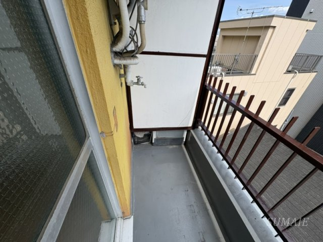宝ビルのバルコニー|洗濯機置き場です