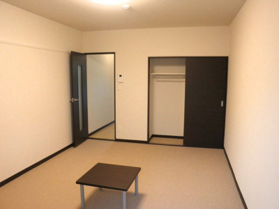 【寝室】 | レオネクストアロマルカネハイツ | 使い勝手のいい寝室です