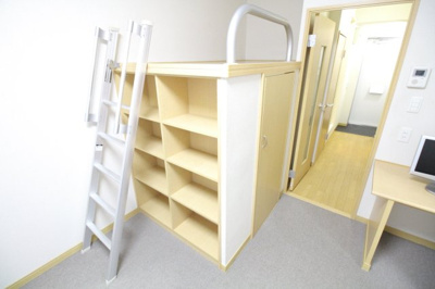 【寝室】 | レオパレスシエスタ | ベッド下に収納スペースあり！荷物が多くても十分に収まります