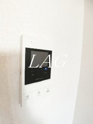 【設備】 | クィーンズ上目黒 | モニター付インターホンです。