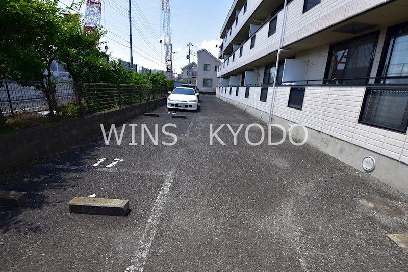 世田谷区喜多見６丁目の賃貸マンションの駐車場