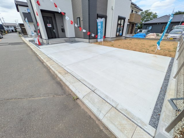 つくば市南中妻　4期　新築戸建て　2号棟の駐車場|駐車は5台可能です♪