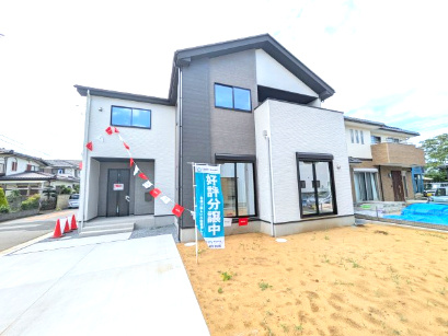 つくば市南中妻　4期　新築戸建て　2号棟の外観|【月々6万円台〜】
写真だけでは伝わらない快適さを、ぜひ現地で体感しませんか？
即日見学可能です！平日のご案内も可能です♪
お気軽にお問合せください！

