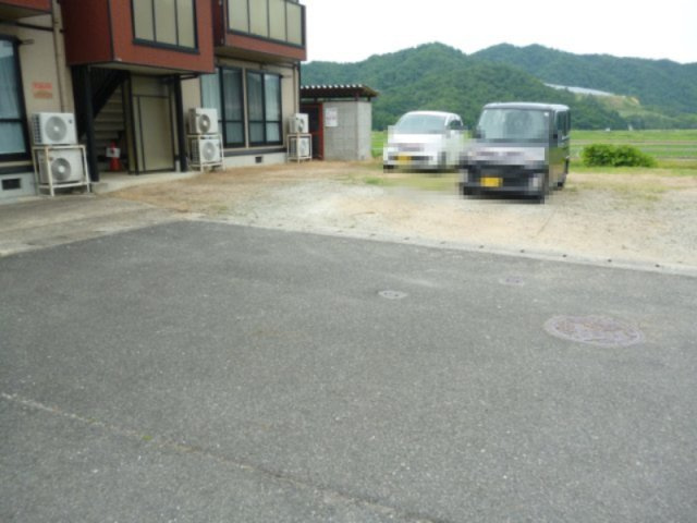 【駐車場】