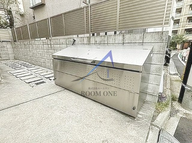 Shanti Casa 四谷若葉のその他共用部分|敷地内ごみ置き場です。
