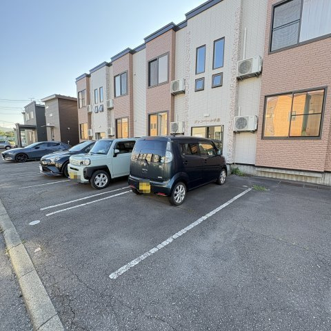 ヴァンベール中島の駐車場