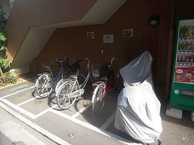 メインステージ西新宿の駐車場