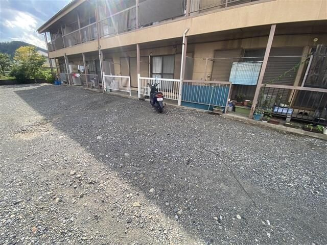 コーポ松沢の駐車場