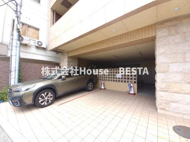エスライズ新神戸の駐車場