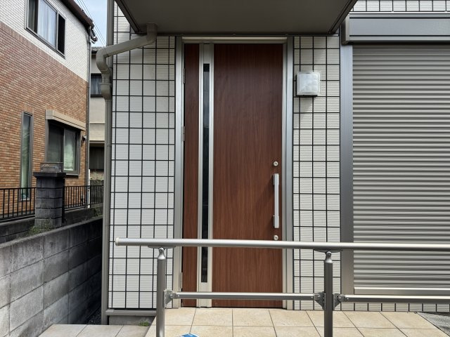 明石市魚住町西岡戸建の玄関