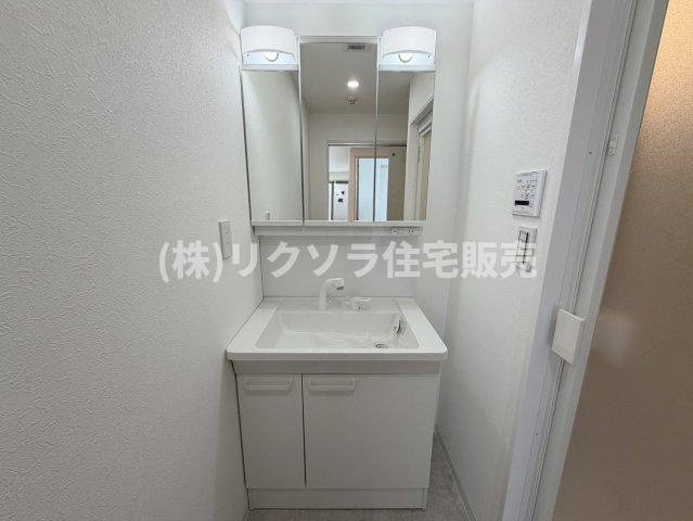 アクシス門真の独立洗面台|■物件内覧・資金計画相談・住宅ローン相談、リフォーム相談、お問合せ受付中■
※当日・翌日のご内覧、ご相談はお電話でのお問合せがスムーズです！
