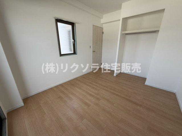 アクシス門真の寝室|洋室6.1帖
■物件内覧・資金計画相談・住宅ローン相談、リフォーム相談、お問合せ受付中■
※当日・翌日のご内覧、ご相談はお電話でのお問合せがスムーズです！