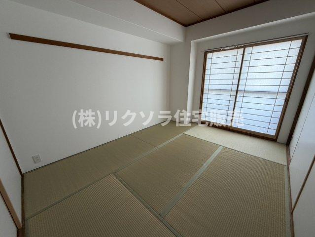 アクシス門真の和室|和室6.0帖
■物件内覧・資金計画相談・住宅ローン相談、リフォーム相談、お問合せ受付中■
※当日・翌日のご内覧、ご相談はお電話でのお問合せがスムーズです！