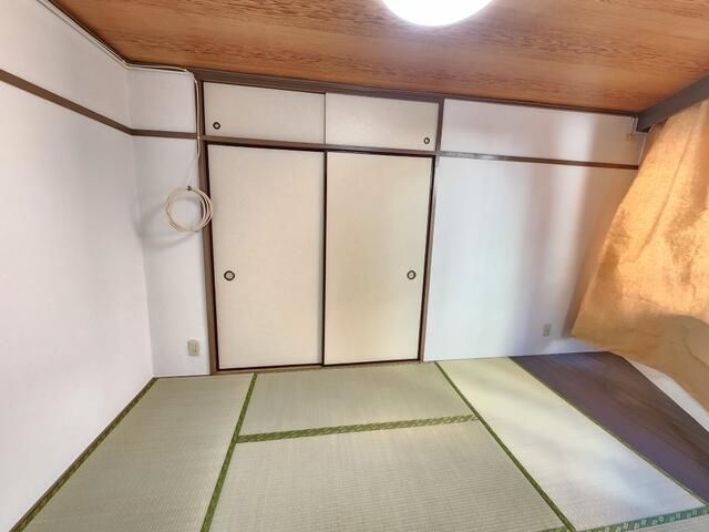東洋花咲町ビルの寝室