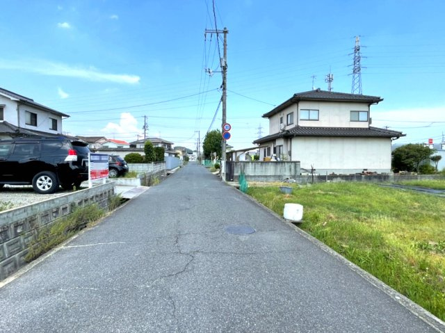 福山市山手町　土地の前面道路含む現地写真