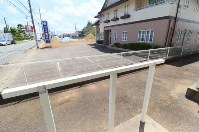 ライトハウスの駐車場|窓からの風景