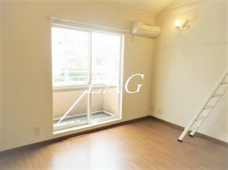 【居間・リビング】 | フォークストンコート | 洋室のお部屋です。