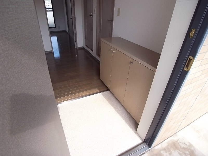 ケイズ本山の玄関